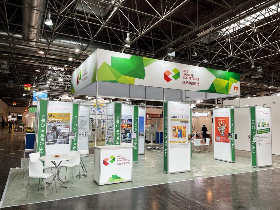 The "Yu" of Golden Autumn is a long separation reunion in A A, Germany in 2021 The "Yu" of Golden Autumn is a long separation reunion in A A, Germany in 2021